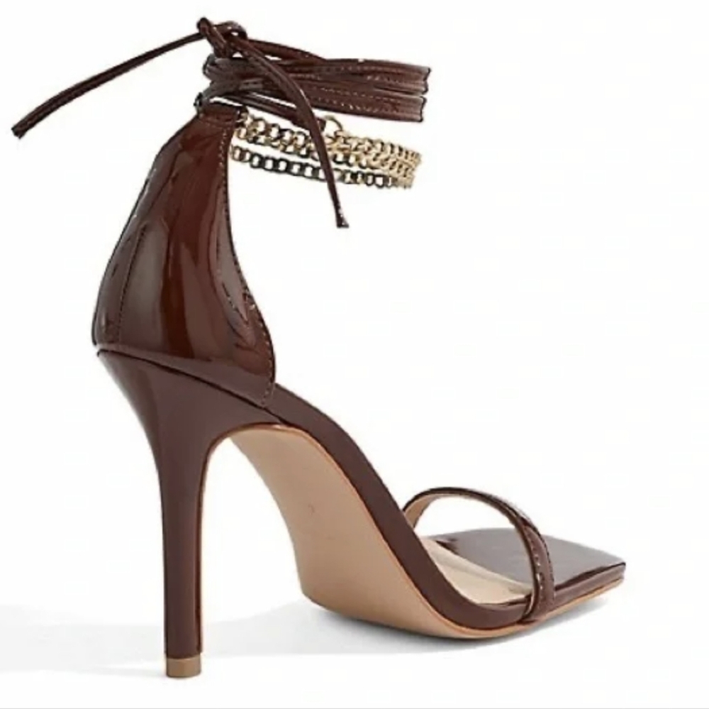 NEW Steven Madden Wister Chain Trim Vegan Leather Sandals
